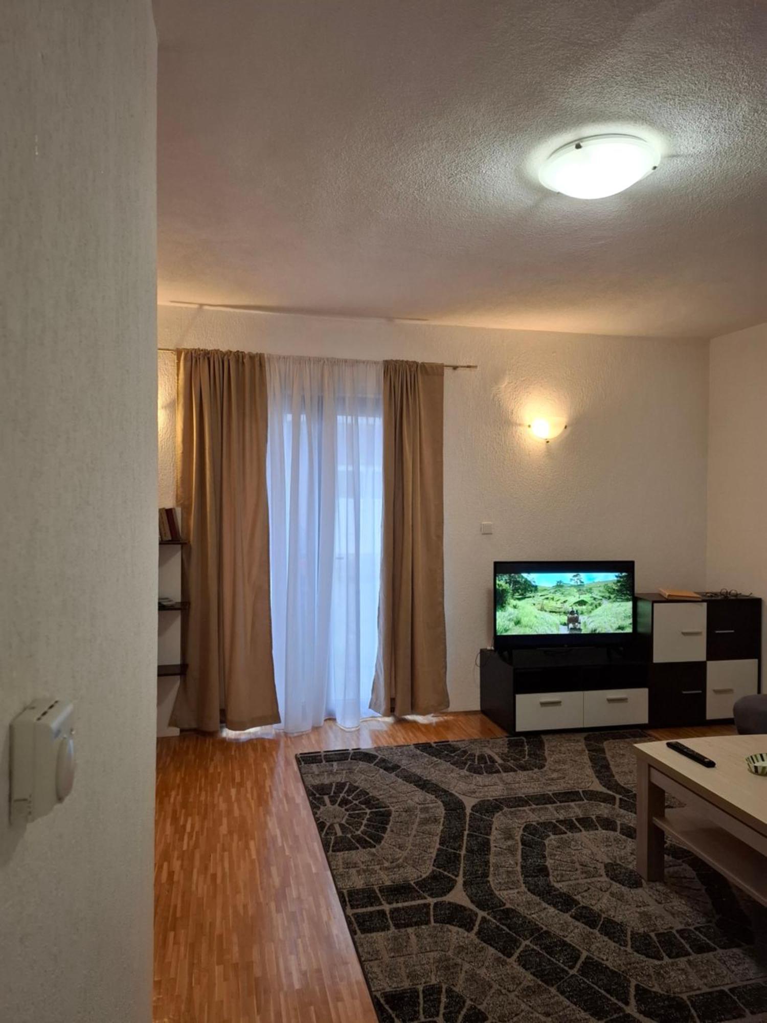 Apartment Razan *